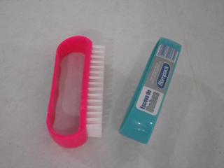 CEPILLO PARA UÑAS DE MANO