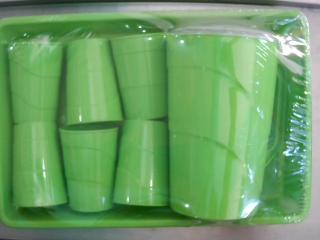 BANDEJA DE PLASTICO CON JARRA Y VASOS X8PCS