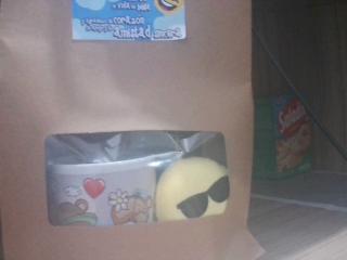 BOLSO CON TAZA Y LLAVERO 