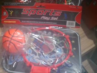 ARO Y PELOTA DE BASKETBALL 
