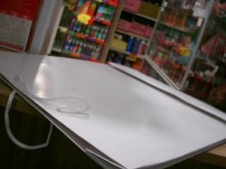 BOLSA BLANCA C/CORDON BLANCO 38X12X49