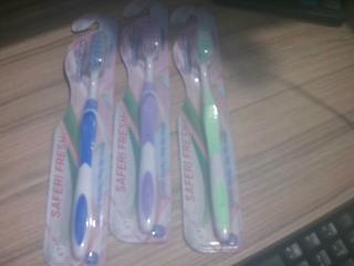 CEPILLO PARA DIENTES SAFERI FRESH X UNID