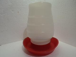 BEBEDERO DE PLASTICO 2LTS PARA AVES 