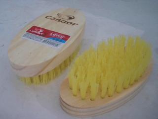 CEPILLO DE MADERA PARA ROPA CONDOR 