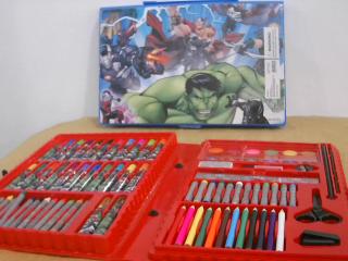 CARTUCHERA 86PCS DISEÑO AVENGERS.