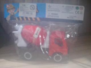 CAMION CON MEZCLADORA CHICO  TRUCK