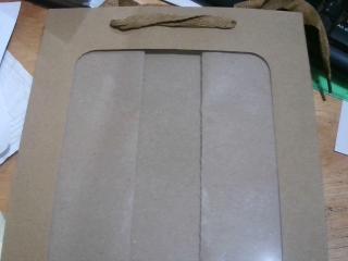 BOLSO DE CARTON CON VISOR TRANSP 50475