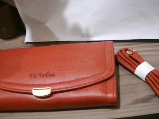BILLETERA CON CUERDA M38211