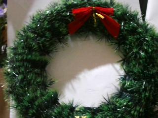 ADORNO NAVIDEÑO CORONA CON MOÑO 30CM 