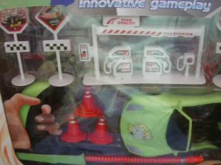 AUTO A FRICCION CON LANZADOR Y ACC. RC-24579