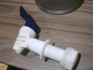 CANILLA PLASTICA  PARA BEBEDERO 