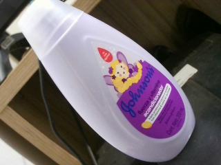 ACONDICIONADOR JOHNSONS FUERZA Y VITAM. 200ML