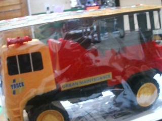 CAMION CON ELEVADOR RC-24553