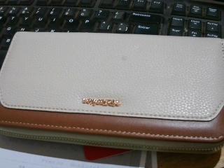 BILLETERA LARGO DE CUERINA P/DAMA M50462