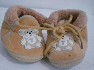 ZAPATITO CON CARITA PARA BEBE C/CORDON